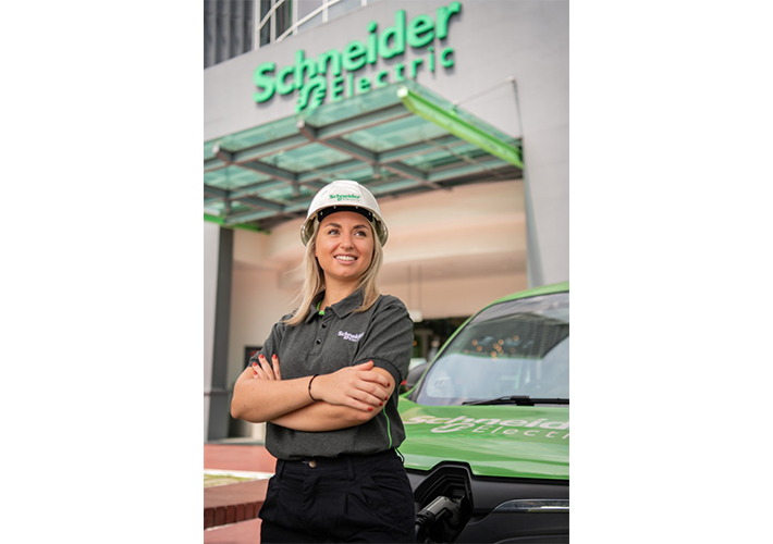 foto noticia La economía verde se consolida con 2.500 nuevos puestos de trabajo sostenible en Schneider Electric.